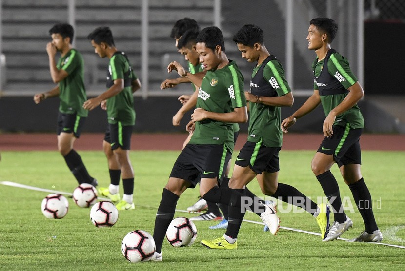 Para pemain timnas Indonesia U-22 (ilustrasi). Para pemain timnas U-22 berlatih di Stadion Rizal Memorial pada Senin (9/12) pagi menjelang final cabang olahraga sepak bola SEA Games 2019 yang berlangsung Selasa (10/12).