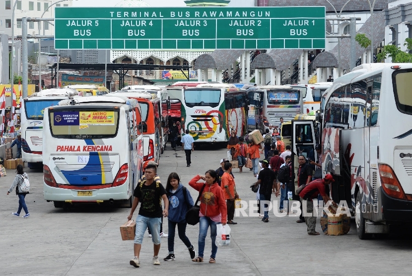 Suasana Terminal Rawamangun, Jakarta Timur (Republika/Yasin Habibi)