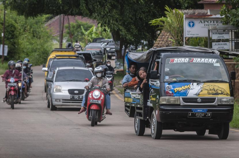 Satuan Lalu Lintas (Satlantas) Polres Cilegon menyiapkan rekayasa lalu lintas untuk mengantisipasi lonjakan kendaraan selama masa libur panjang menuju kawasan Pantai Anyer, Kabupaten Serang, Banten.