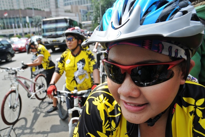 Komunitas Bike to Work di Bundaran Hotel Indonesia (HI), Jakarta. Riset menunjukkan, dibandingkan dengan orang yang naik kendaraan pribadi ke tempat kerja, pesepeda tampak memiliki penurunan risiko kematian dini.