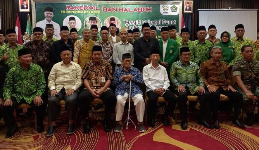 Sejumlah pengurus wilayah (PW) Dewan Masjid Indonesia (DMI) se-Jawa Bali menggelar pertemuan di Semarang, Jawa Tengah. Dari pertemuan itu, ada beberapa poin yang jadi kesimpulan diskusi.