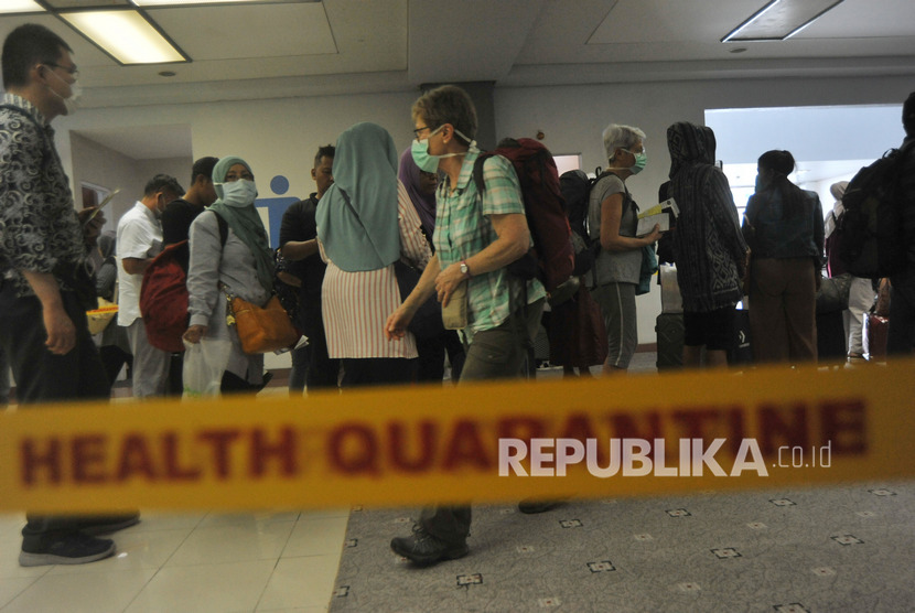 Malaysia perketat pengawasan khususnya negara dengan infeksi terbanyak.