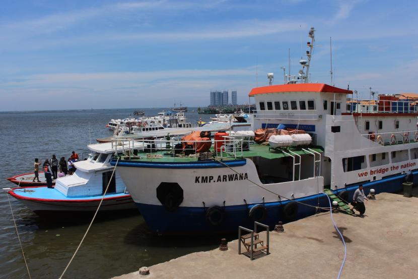 Pelabuhan Muara Angke, Jakarta.