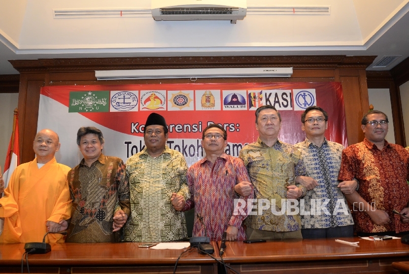 Sejumlah perwakilah tokoh dari organisasi keagamaan dari Walubi Pusat Duta Wira, Konferensi Wali Gereja Indonesia Antonius Subianto Mujamin, Ketua PBNU Maharsudi Suhud, Sekum PGI Qomar Gultom, Ketum Parisada Budha Darma Indonesia Suhadi Senjaya, 