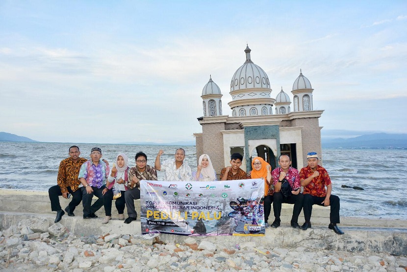 Sejumlah perwakilan dari Forum Komunikasi Koperasi Besar Indonesia (Forkom KBI) berkunjung ke Palu, Sulawesi Tengah, dalam rangka memberikan bantuan kepada korban gempa dan tsunami di lokasi terdampak seperti Kota Palu dan Kabupaten Donggala.