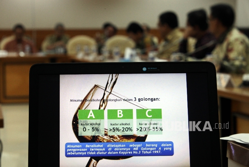 Sejumlah perwakilan Provinsi DKI Jakarta, Jawa Barat, Jawa Tengah dan Jawa Timur saat mengikuti rapat dengar pendapat soal minuman 