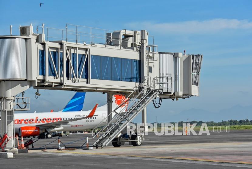 Sejumlah pesawat udara parkir di apron Bandara Internasional Lombok (BIL) di Praya, Lombok Tengah, NTB. Pertamina Patra Niaga Jatimbalinus telah memprediksi konsumsi avtur naik saat MotoGP. Ilustrasi. 