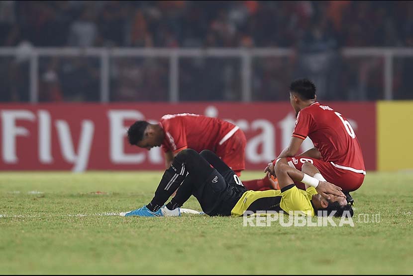 Sejumlah pesepak bola Persija Jakarta meluapkan kekecewaannya usai pertandingan melawan Home United.