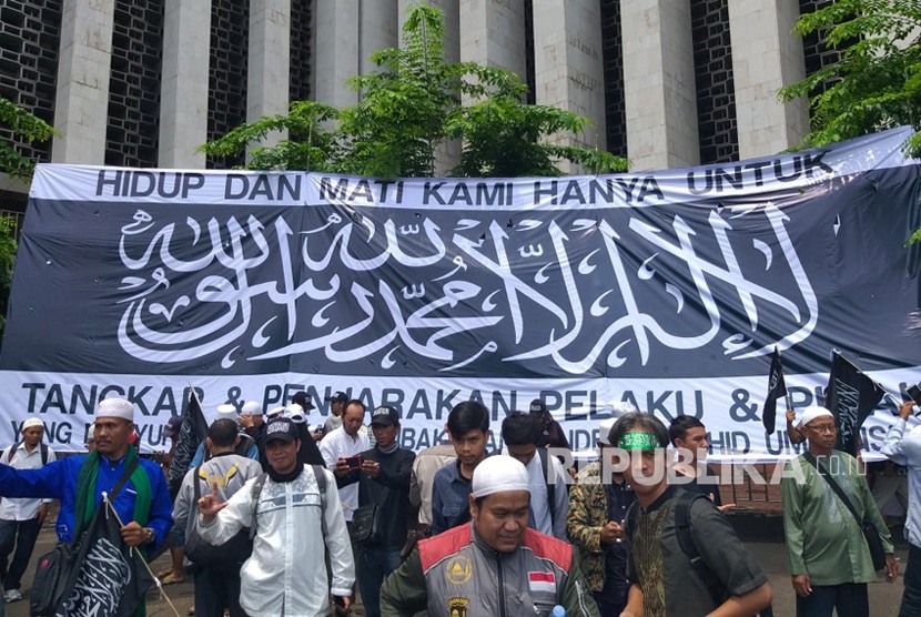 Sejumlah peserta Aksi Bela Tauhid II di Masjid Istiqlal, Jakarta Pusat, Jumal (2/11).