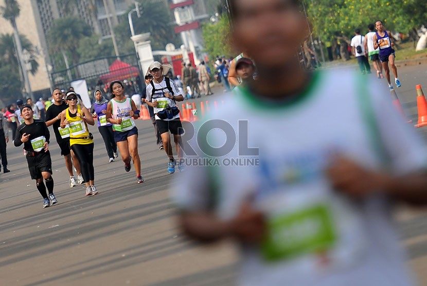   Sejumlah peserta mengikuti lomba lari maraton (ilustrasi).