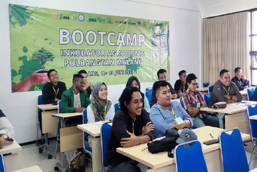 Sejumlah petani milenial dan wirausahawan muda pertanian di Provinsi Jawa Timur dipertemukan dengan regulator, perbankan dan mitra swasta oleh Kementerian Pertanian RI di Malang, Senin (10/7) melalui kegiatan Focus Group Discussion (FGD) dan Bootcamp Inkubator Agribisnis yang diinisiasi Polbangtan Malang.