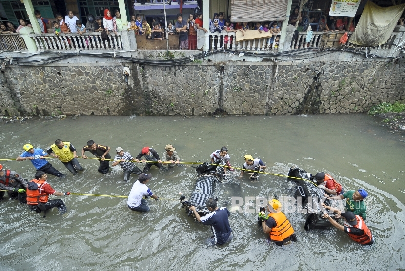  Evakuasi korban banjir (ilustrasi) 