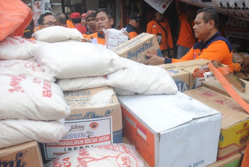 olda Jawa Tengah (Jateng) mengirimkan tiga truk berisi berbagai kebutuhan untuk korban banjir di wilayah Daerah Khusus Ibukota (DKI) Jakarta dan sekitarnya (Ilustrasi bantuan logistik)