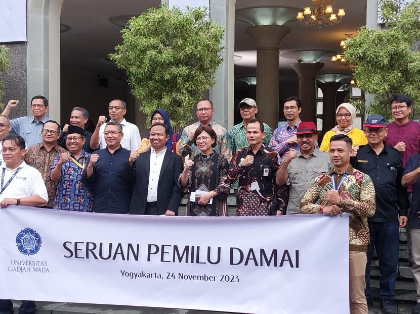 Sejumlah pimpinan universitas di Daerah Istimewa Yogyakarta (DIY) menyampaikan Seruan Pemilu Damai di Gedung Pusat UGM, Sleman, Jumat (24/11/2023) siang.