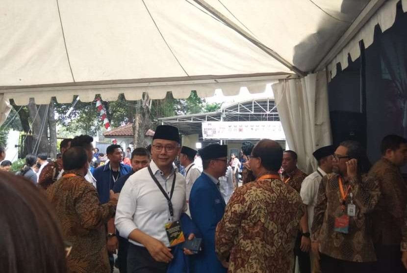 Sejumlah politisi dari parpol koalisi pendukung pasangan bakal capres-cawapres, Prabowo Subianto-Sandiaga Uno, hadir di KPU, Jumat (10/8) siang. Para politisi ini hadir untuk mendampingi pendaftaran Prabowo-Sandiaga sebagai peserta Pemilu 2019. 