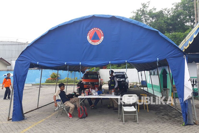 Sejumlah posko pendataan pengungsi erupsi Gunung Agung didirikan Pelabuhan Lembar, Lombok Barat, NTB, mulai dari Dinas Sosial NTB, Polres Lombok Tengah, dan BPBD NTB.