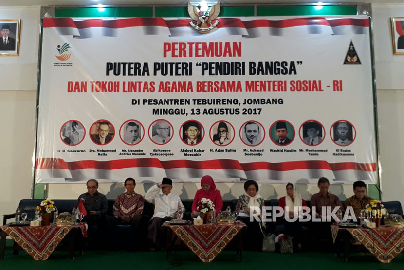 Sejumlah putera-puteri para pendiri bangsa lakukan pertemuan untuk seruan nasional di Pondok Pesantren Tebu Ireng Jombang, Ahad (13/8). 