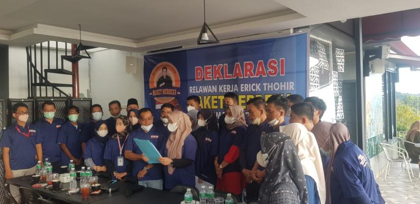 Sejumlah relawan di Sumatra Barat (Sumbar) mendeklarasikan dukungan kepada Erick Thohir untuk maju sebagai Presiden 2024, Jumat (11/3/2022). 