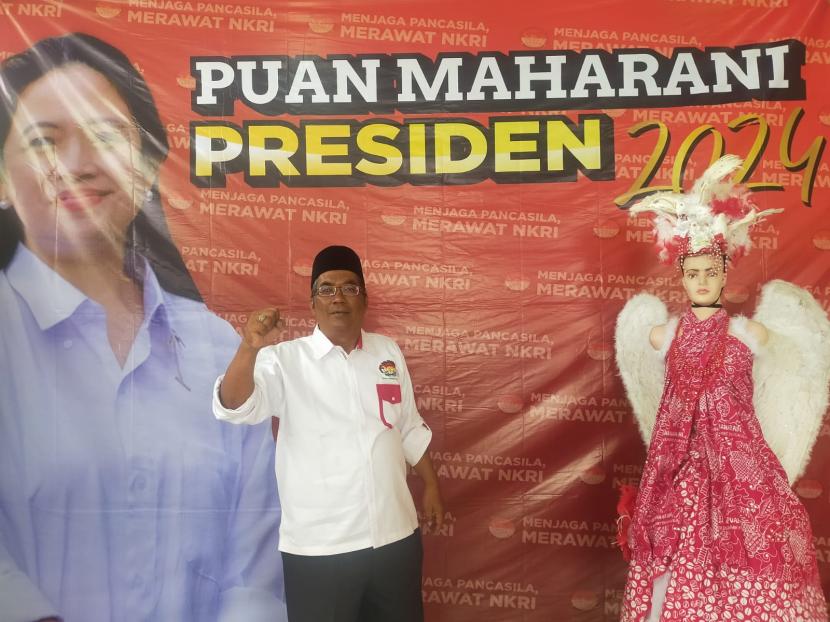 Sejumlah relawan Gema Puan mendeklarasikan dukungan untuk Puan Maharani sebagai Calon Presiden RI pada 2024, di Kabupaten Malang, Ahad (10/10). 