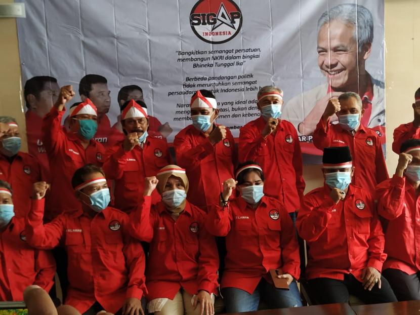 Sejumlah relawan mengatasnamakan Siap Ganjar Presiden (SIGAP) Indonesia mendeklarasikan dukungan terhadap Ganjar Pranowo untuk maju sebagai calon presiden pada pilpres 2024. 