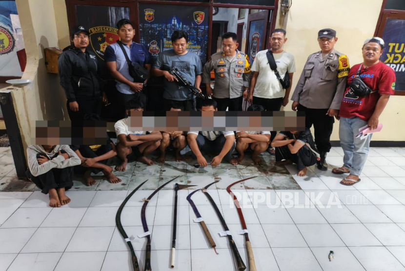 Sejumlah remaja diamankan Polsek Lelea Polres Indramayu setelah berkonvoi sambil membawa senjata tajamdan diduga hendak tawuran. 