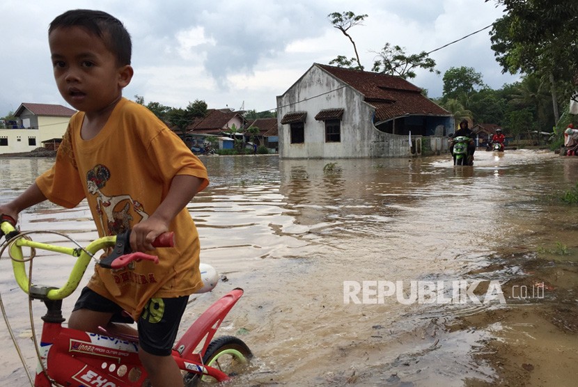 Awal Musim Hujan, Puluhan Bencana Landa di Tasikmalaya. Foto ilustrasi banjir di Tasikmalaya.