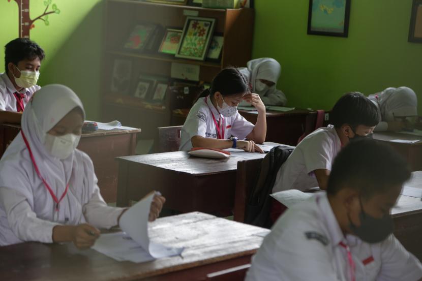 Sejumlah sekolah dasar di Kabupaten Hulu Sungai Tengah, Kalimantan Selatan, terancam ditutup karena kekurangan murid.