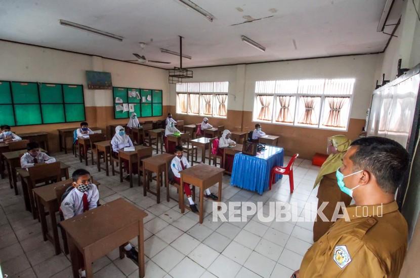 Dinas Pendidikan Kota Mataram, Nusa Tenggara Barat, menyatakan persiapan sekolah untuk memulai proses belajar mengajar (PBM) secara tatap muka sudah mencapai 95 persen. Sisanya tinggal menunggu izin dari Tim Gugus Tugas Penanganan Covid-19.