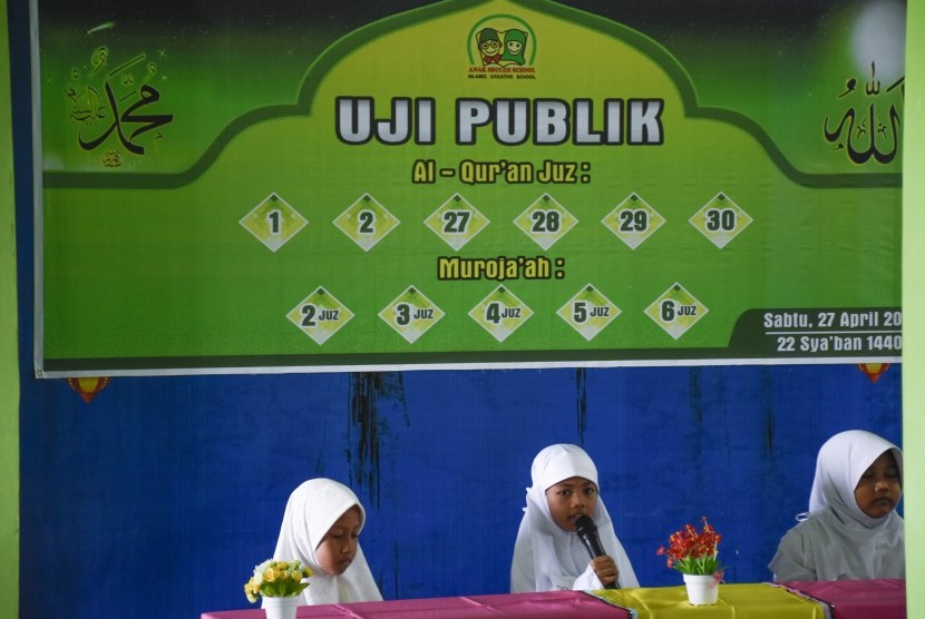 Sekolah Islam terpadu. Sejumlah siswa mengikuti uji publik tahfizh Alquran.