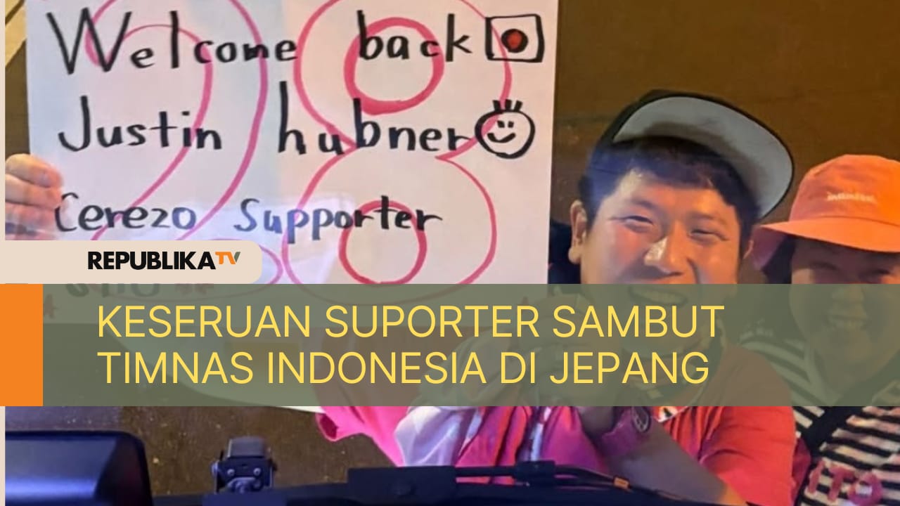 Sejumlah suporter Timnas Indonesia menyambut kedatangan Ole Romeny dkk, di Bandara Kansai, Osaka, Sabtu (7/6). Kedatangan squad Garuda mendapat antusias tinggi dari Warga Negara Indonesia di Jepang.  Kedatangan Timnas Indonesia akan menantang Timnas Jepang dalam matchday terakhir Grup C putaran ketiga Kualifikasi Piala Dunia 2026 Zona Asia di Suita City Football Stadium, Suita, pada Selasa (10/6/2025)