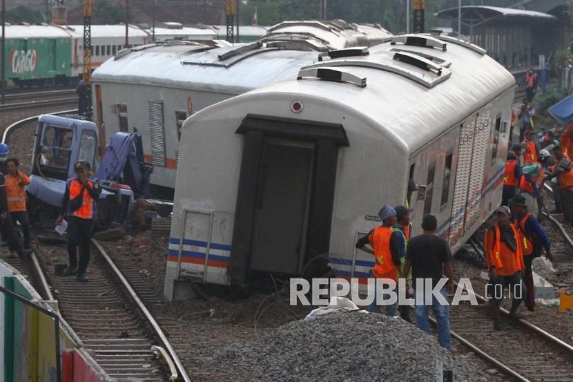 Kereta api yang mengalami anjlok (ilustrasi) 