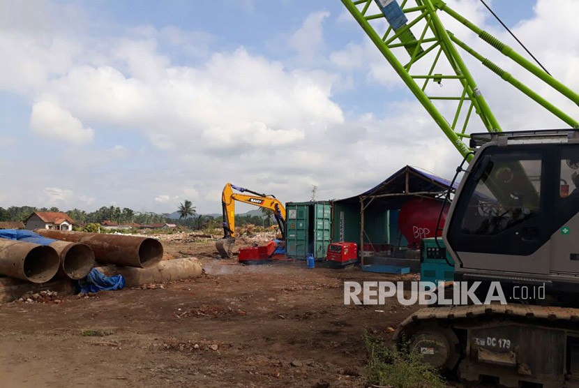 Sejumlah tempat ibadah dan galeri seni tidak luput dari penggusuran yang dilakukan PT Angkasa Pura 1 di Desa Palihan, Kabupaten Kulonprogo, DIY.  Penggusuran yang masih ditolak ratusan warga itu sendiri dilakukan demi pembangunan New Yogyakarta International Airport (NYIA). Rabu (6/12). 