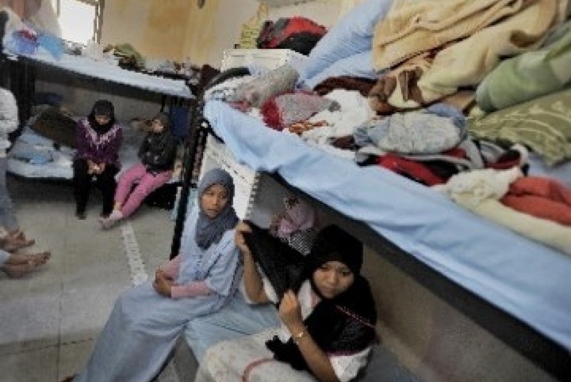  Sejumlah tenaga kerja wanita (TKW) asal Indonesia berada di mes penampungan, di KBRI Abu Dhabi, Minggu (6/2). 