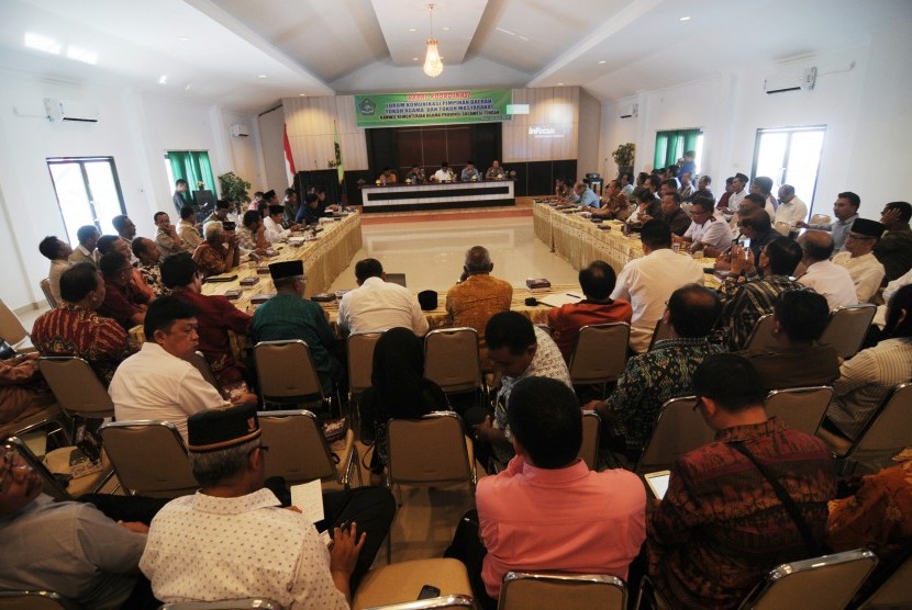 Sejumlah tokoh agama dan pemuka masyarakat mengikuti rapat koordinasi lintas agama yang difasilitasi Kementerian Agama Wilayah Sulawesi tengah di Palu. (Ilustrasi)