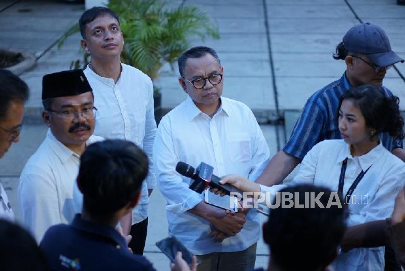 Sejumlah tokoh Forum Warga Negara seusai   diskusi bertajuk “Bisul-Bisul Permasalahan Bangsa, di Mana Akarnya?” yang digelar Selasa (7/10/2025)