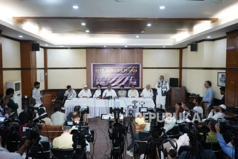 Sejumlah tokoh Muslim menggelar konferensi pers menyerukan pemerintah bersuara hentikan genosida Gaza. 