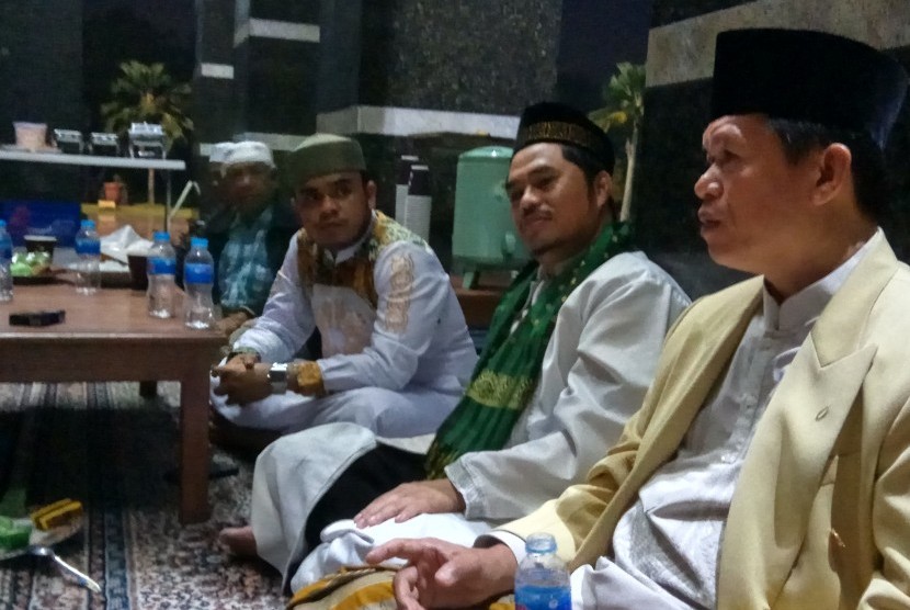 Sejumlah ulama dan 16 qori menghadiri haflah Alquran di Masjid Kubah Mas Depok, Jawa Barat, Senin (24/4).