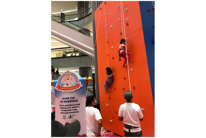 Sejumlah wahana di Kinder Joy Wonderland dalam rangka peluncuran mainan edisi terbaru  Kinder Joy: Ice World & Magic Castle yang berlangsung pada 12-13 November 2022 di Lippo Puri Mall, Jakarta.