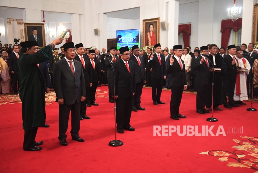 Sejumlah wakil menteri Kabinet Indonesia Maju mengucapkan sumpah saat dilantik di Istana Negara, Jakarta, Jumat (25/10/2019).