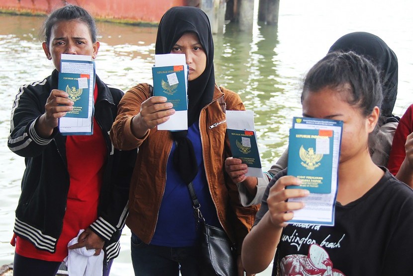 Sejumlah wanita pekerja migran ilegal yang dideportasi Pemerintah Kerajaan Malaysia. (Ilustrasi)