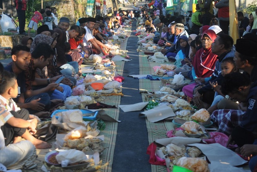 Bupati/wali kota di Jawa Tengah diminta untuk mengantisipasi keramaian warga pada perayaan Syawalan yang berlangsung sepekan setelah Idul Fitri (ilustrasi).