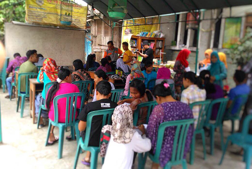    Sejumlah warga di beberapa desa di Kecamatan Gunem, Rembang mengikuti program kesetaraan di Lembaga Kursus dan Pelatihan (LKP) Siap Mandiri yang diinisiasi Semen Indonesia.