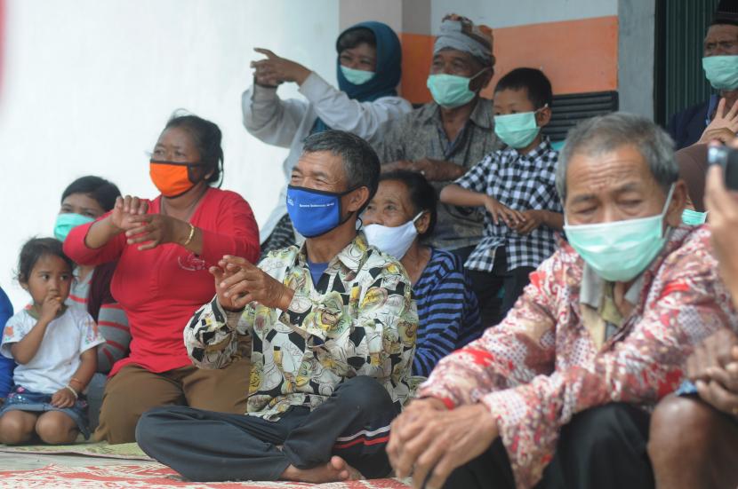 Pengungsi merapi didominasi lansia yang membutuhkan masker medis (Foto: pengungsi lansia)