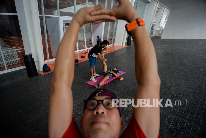 Minimalkan Penularan Corona dengan Imunitas Maksimal. Foto ilustrasi: Sejumlah warga melakukan aktivitas olahraga di kawasan Stadion Gelora Bung Karno, Jakarta, Kamis (5/3). Alktifitas olahraga mampu meningkatkan daya tahan tubuh guna menghindari dari resiko terkena virus covid-19.