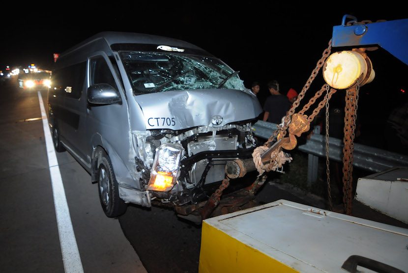 Mobil terlibat kecelakaan di jalan tol (ilustrasi).
