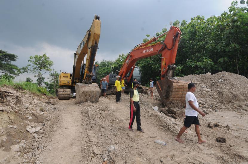 Proses pembangunan Tol Yogyakarta-Solo.