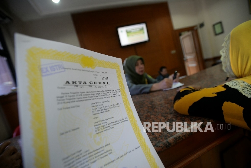 Sejumlah warga mengurus proses perceraian di Pengadilan Agama Jakarta Selata.