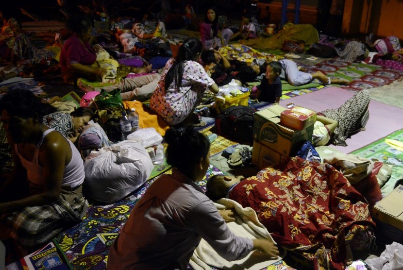 Warga terdampak tsunami Selat Sunda di pengungsian kantor Gubernur Lampung, Lampung.