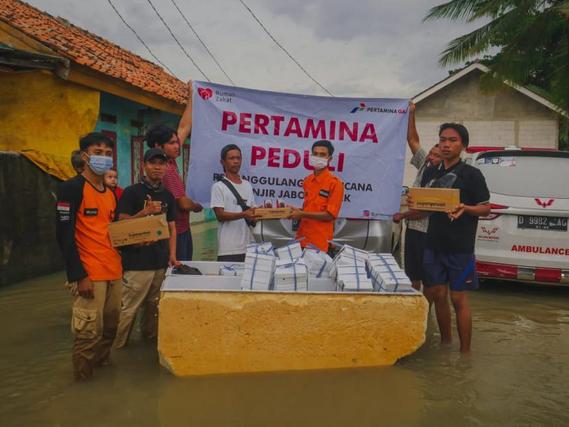 Sejumlah wilayah di atau sebagian lokasi terdampak banjir sudah mulai surut. Salah satunya di Kp. Pisangan Rt.002/002 Desa Karangpatri Kec.Pebayuran  Kab Bekasi, Jawa Barat. Kondisi terkini masih menggenang setinggi 90 cm.