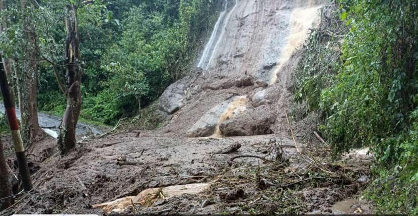 Sejumlah wilayah di Kabupaten Malang mengalami banjir, Senin (17/10/2022). Banjir terjadi karena hujan berintensitas tinggi dan pasang laut. 